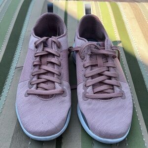 Women’s Pink Reebok Shoes, 8.5